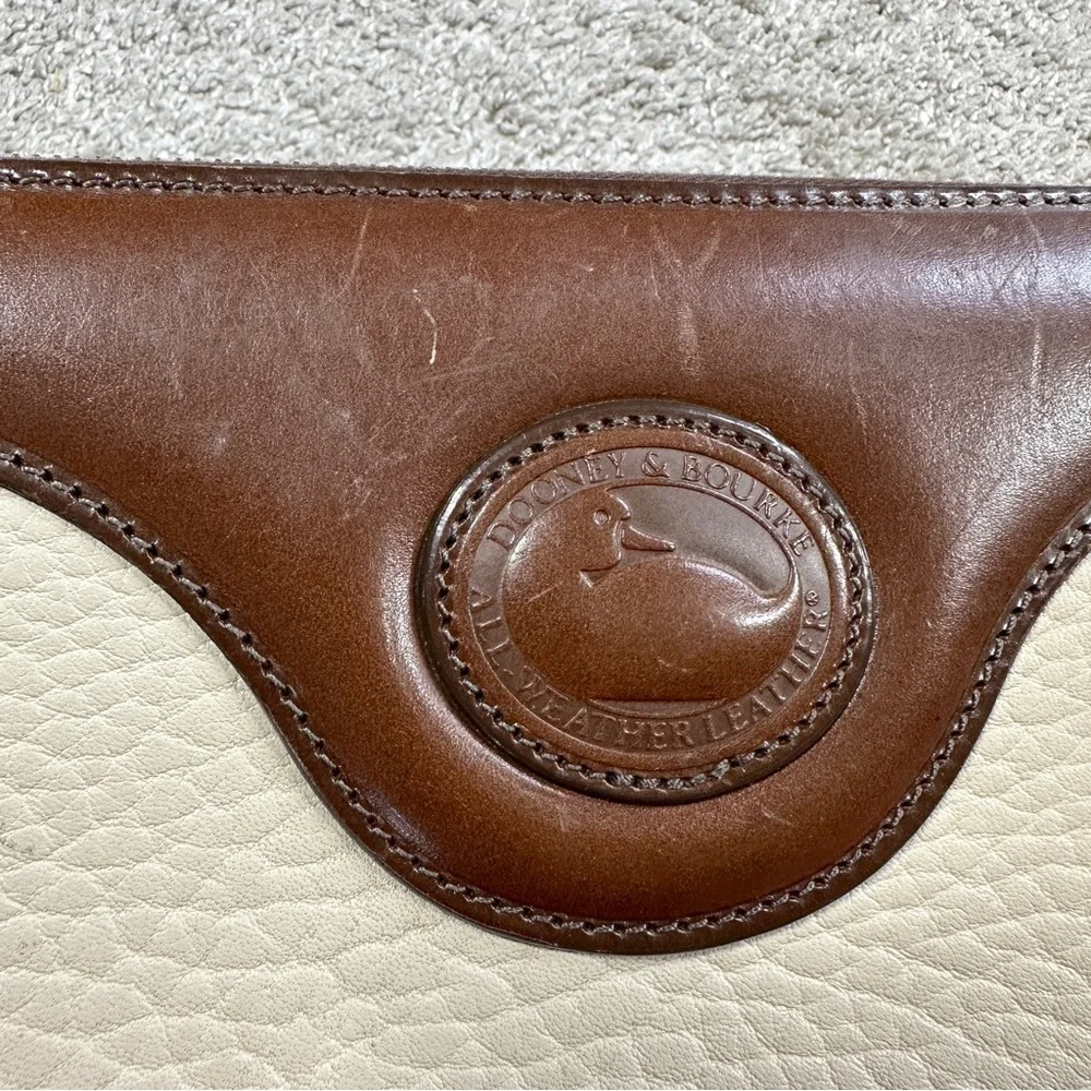 Dooney & Bourke Vintage Ivory Brown Leather Crossbody Bag Classic Zip Top - Picture 3 of 16